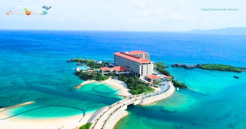 Khách sạn Hyatt Regency Seragaki Island nhìn từ trên cao.